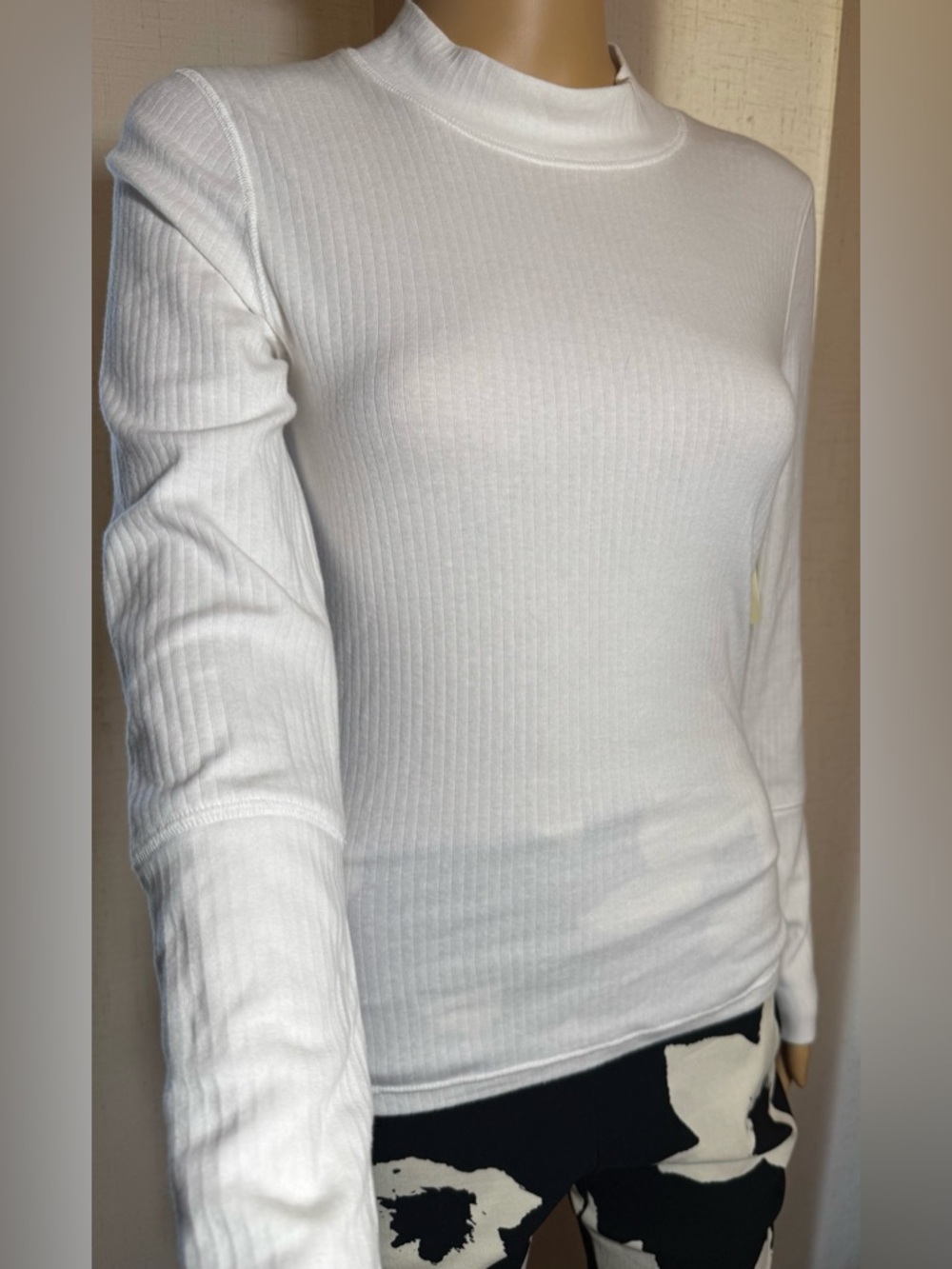 NWTs Free People Intimately mock turtle neck, ribbed, “THE RICKIE” top. Sz. M - Picture 4 of 12